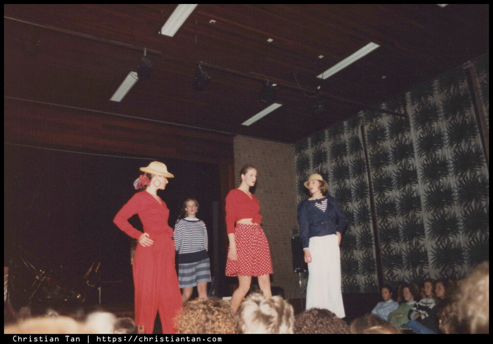 1980s Mencia Bonte Avond 0014